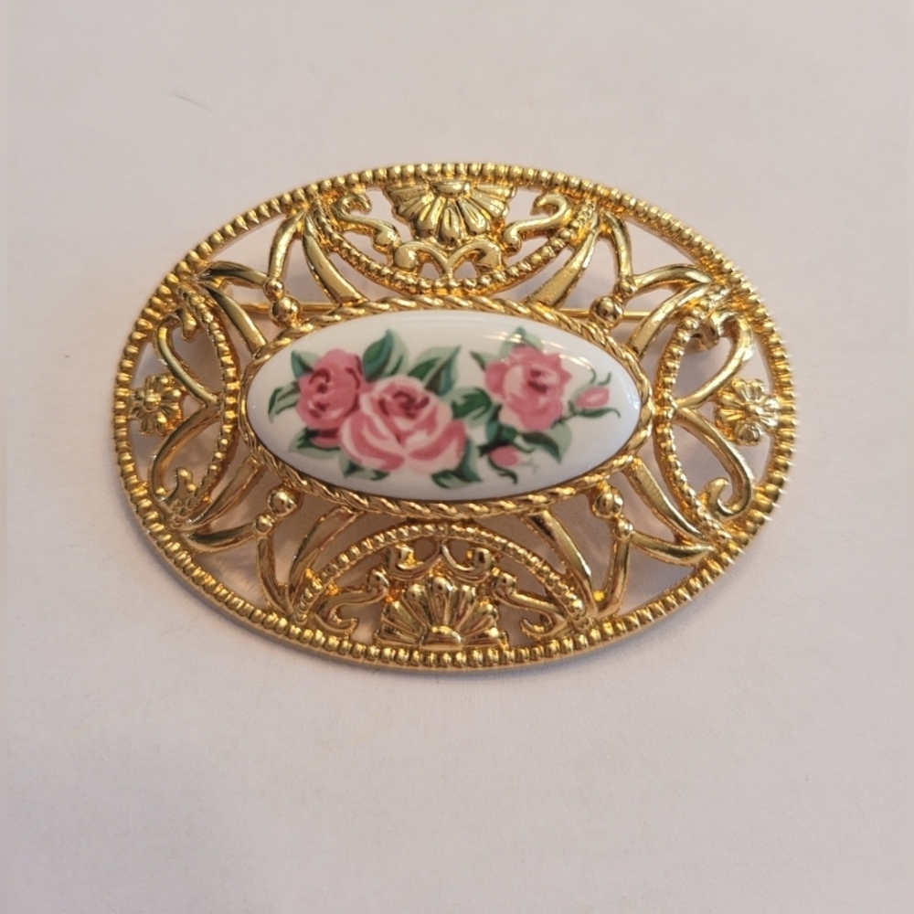 Vintage Avon Gold Tone Filigree Pink Rose Floral Porcelain Oval Brooch Pin